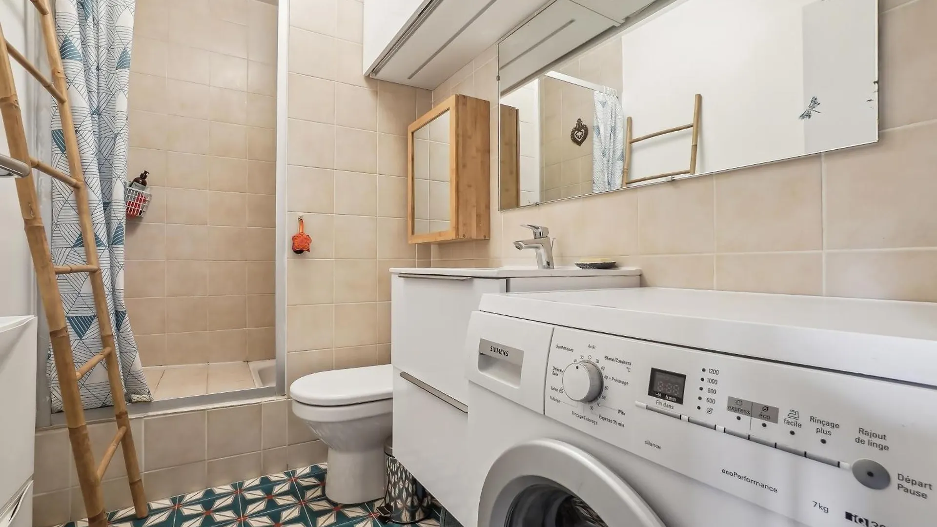 Apartment Peace And Quiet At Goutte D'or By Weekome